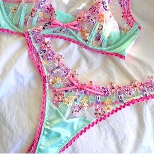 For love & lemons 🍋 pansy bouquet thong